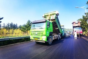 S201威東線（機(jī)場(chǎng)路）路段，預(yù)計(jì)10月20日路面主體完工